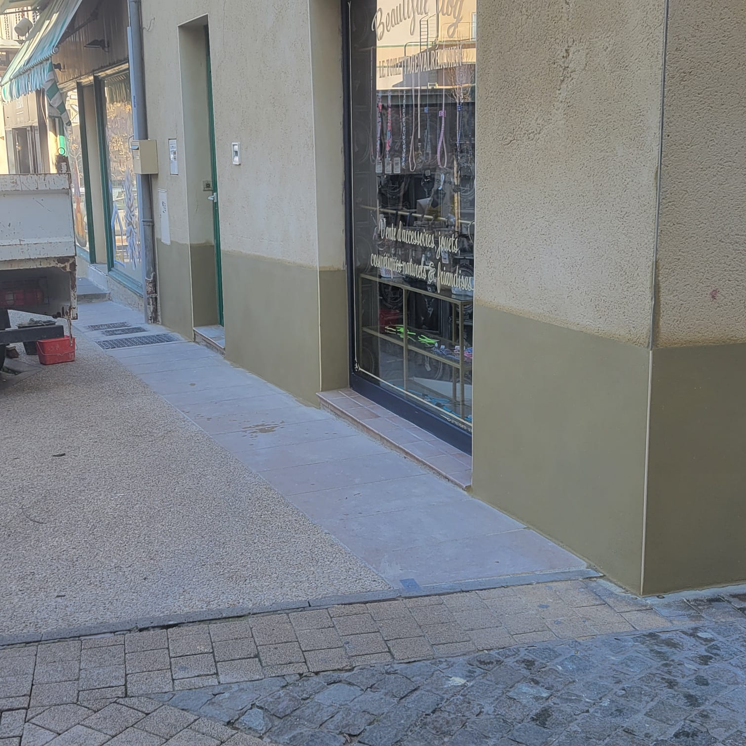 Allée extérieure – maçonnerie Nyons